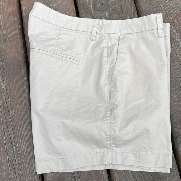 Old Navy‎ Everyday Short Beige Shorts - Picture 4 of 7